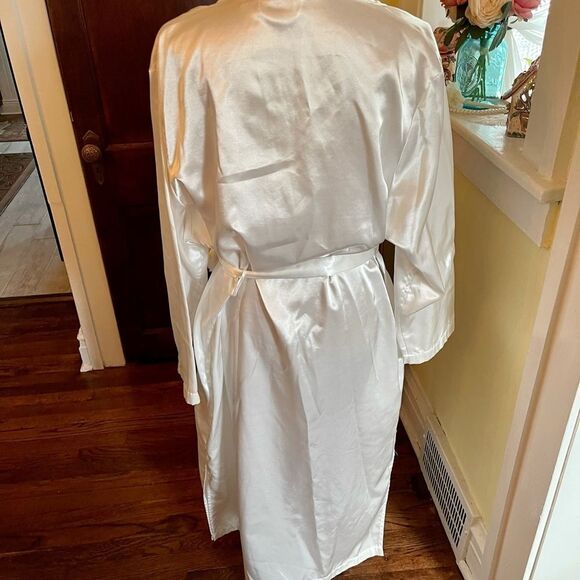 VTG Victoria Secret 🌺COQUETTE-Style🌺 Robe White with Baby Pink Appliqué Collar - Picture 8 of 12